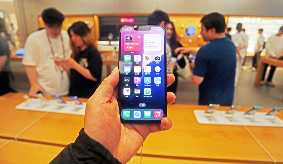 iPhone 16e
