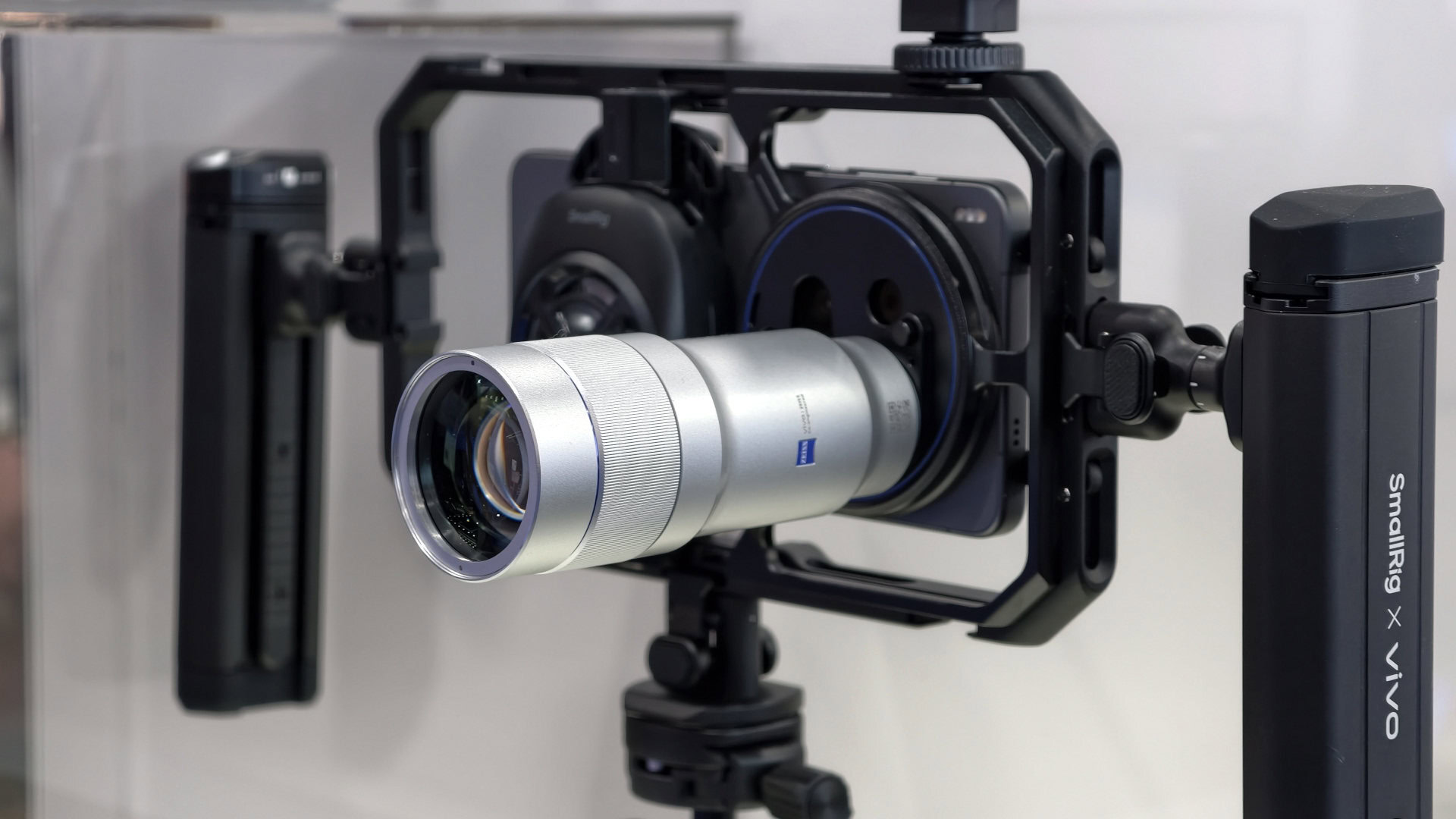 vivo X300 Ultra camera cage