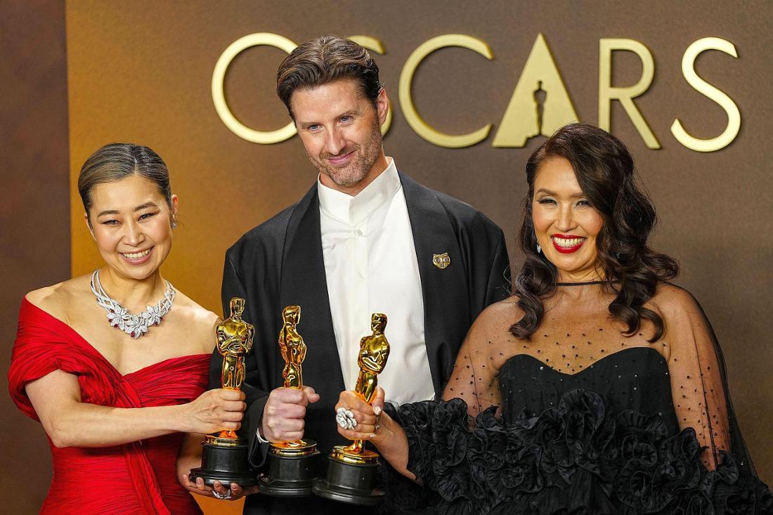Les producteurs de «KPop Demon Hunters» avec leurs Oscars.