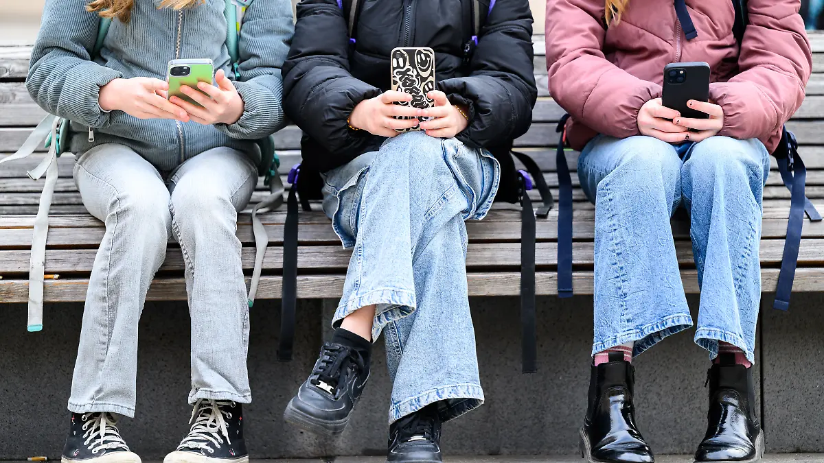 Illustration sur le thème école et smartphones en Autriche