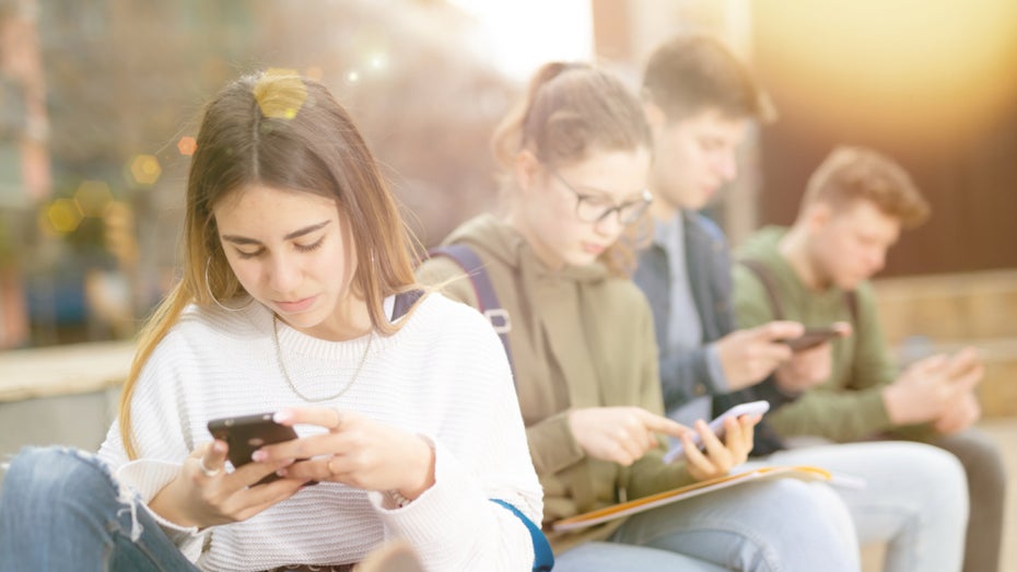 Règles des réseaux sociaux pour les adolescents : Une experte réagit aux pressions politiques Règles des réseaux sociaux pour les adolescents : Une experte réagit aux pressions politiques