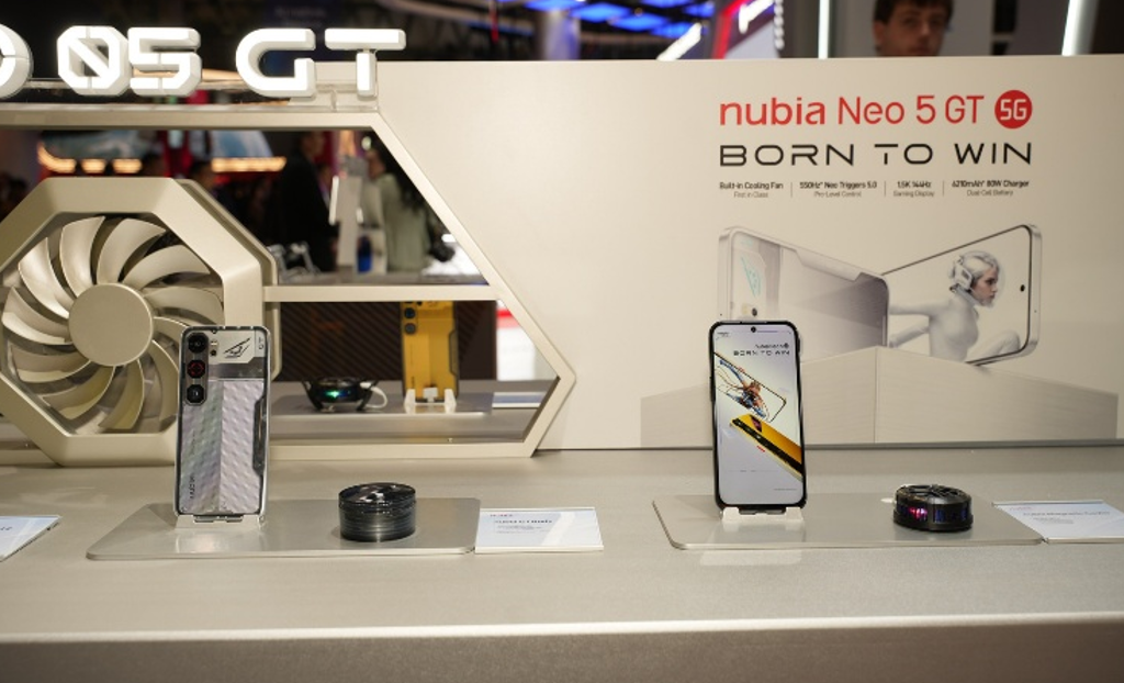 Móviles de ZTE au MWC 2026