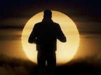 La séquence d'ouverture de 007 First Light interprétée par Lana Del Rey
