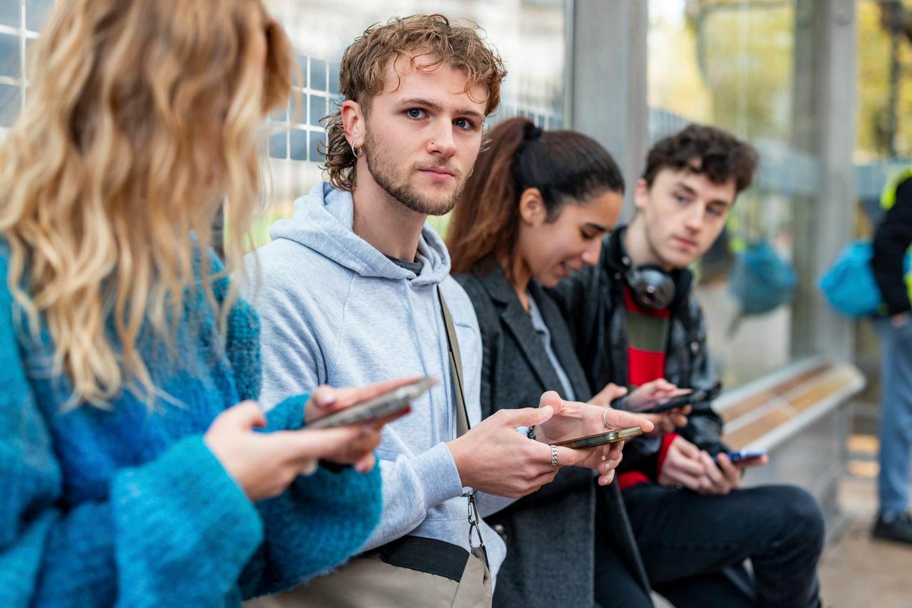 De nombreux adolescents sont accros aux réseaux sociaux. (Image symbolique)