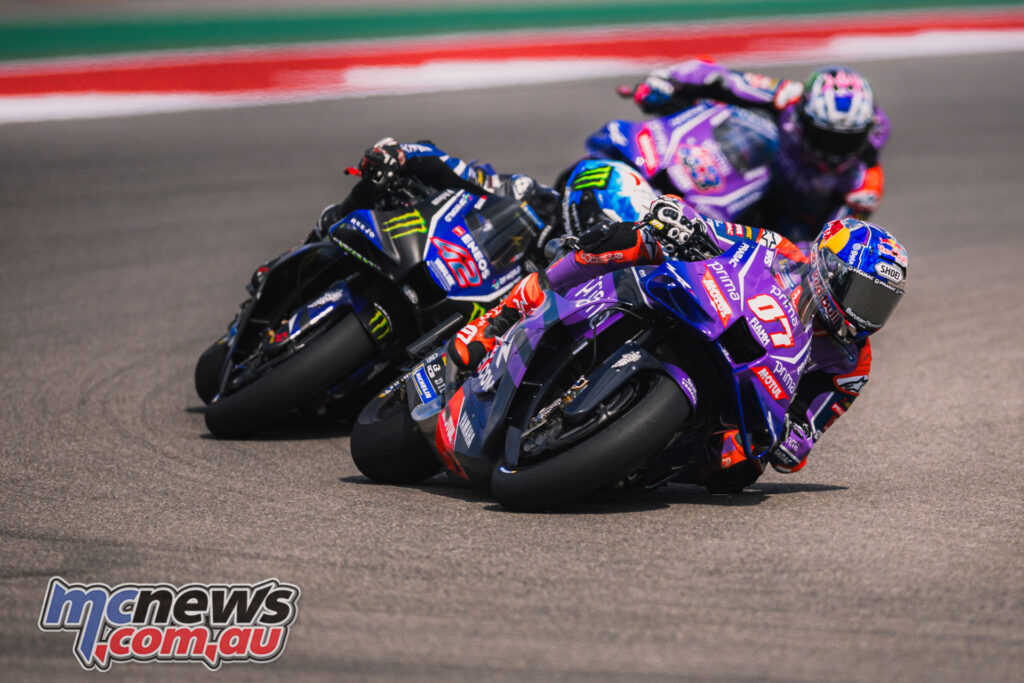 Toprak Razgatlioglu pilotant la moto MotoGP de Yamaha en 2026.