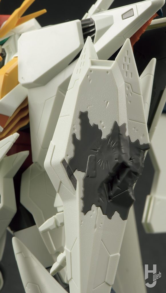 HG ΞGundam (Mobile Suit Gundam: Hathaway's Flash) Bouclier Endommagé Exemple