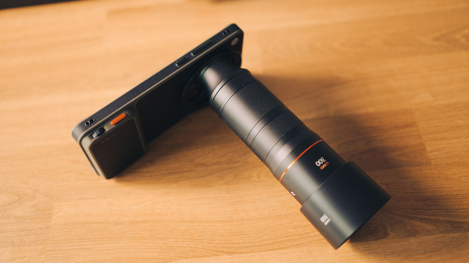 OPPO Find X9 Ultra avec téléconvertisseur de 300 mm