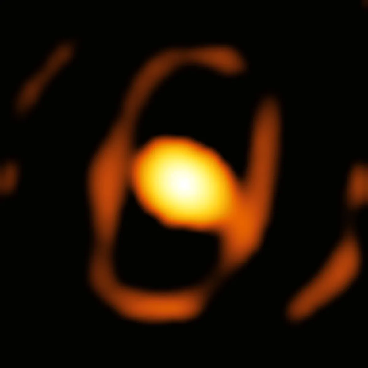 Image de l'étoile WOH G64 capturée par l'instrument GRAVITY sur l'interféromètre du Très Grand Télescope de l'ESO. C'est la première image rapprochée d'une étoile située en dehors de notre galaxie. Elle se trouve dans le Grand Nuage de Magellan, à plus de 160 000 années-lumière. Crédit : ESO/K. Ohnaka et al.