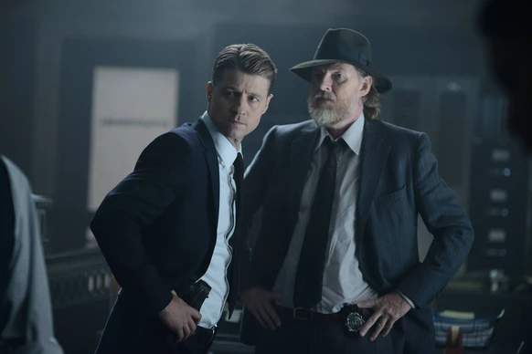 Ben McKenzie en tant que James Gordon