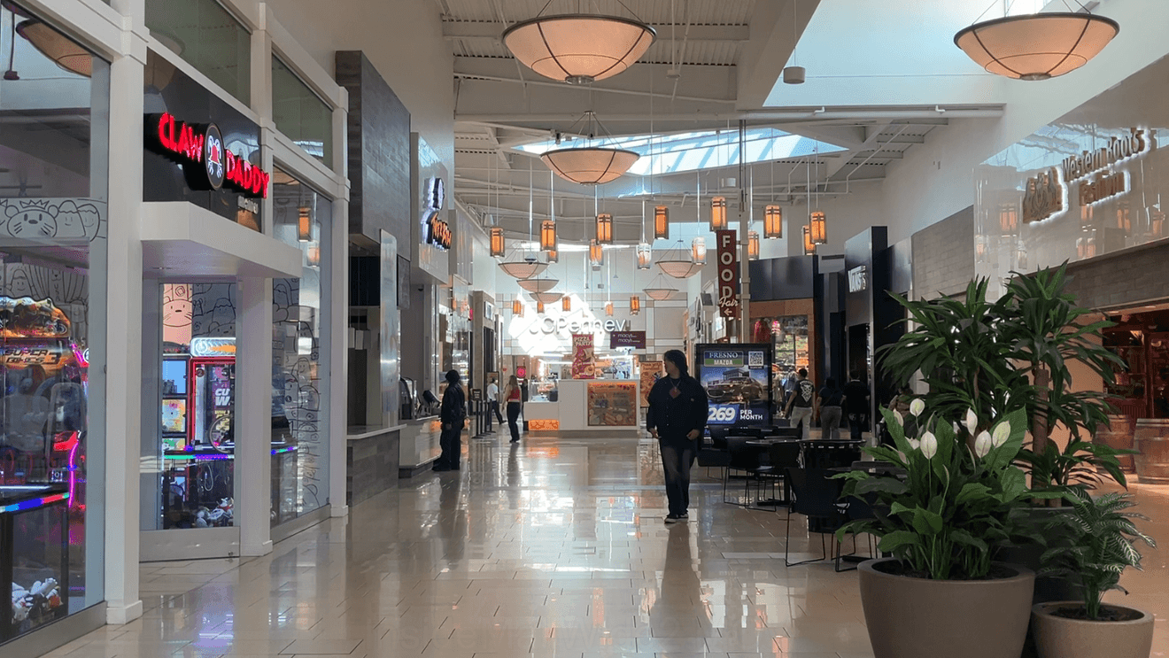 Alerte à Fresno : un plan mystérieux de "prise de contrôle" à Fashion Fair Mall sur TikTok !