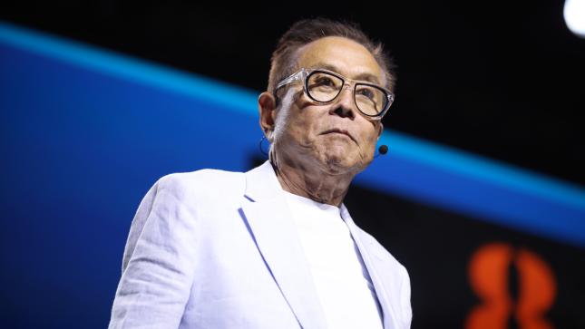 Rente insuffisante : des millions de Boomers pourraient tout perdre d'ici 2026, avertit Robert Kiyosaki !