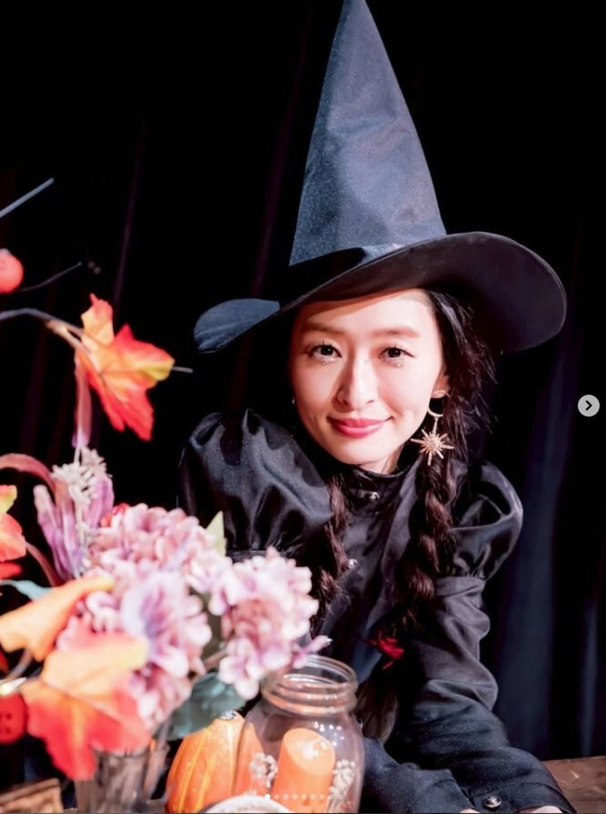 Shimabukuro Hiroko en mode sorcière