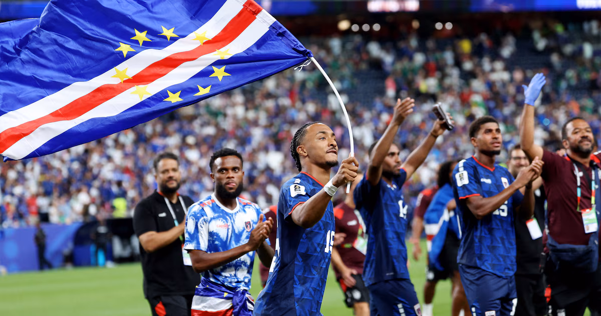 Cap-Vert décroche une qualification inédite pour le Mondial 2026 après son nul contre l’Arabie Saoudite et affrontera l’Argentine — le résumé en vidéo