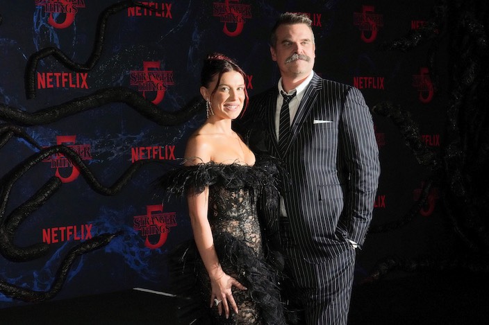 Millie Bobby Brown et David Harbour reviennent ensemble sur le petit écran.