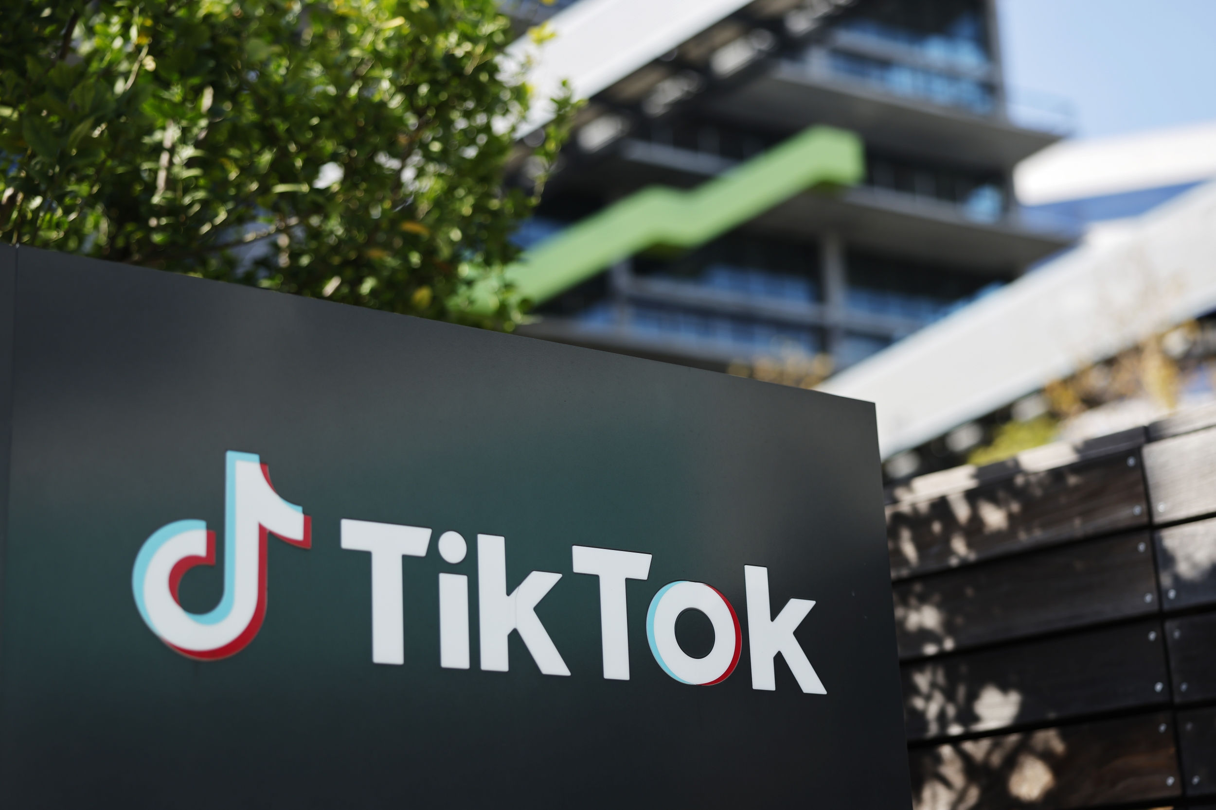 La Super App TikTok s'enrichit : Hôtels, Finances et Sport au cœur des défis juridiques de ByteDance en Chine !