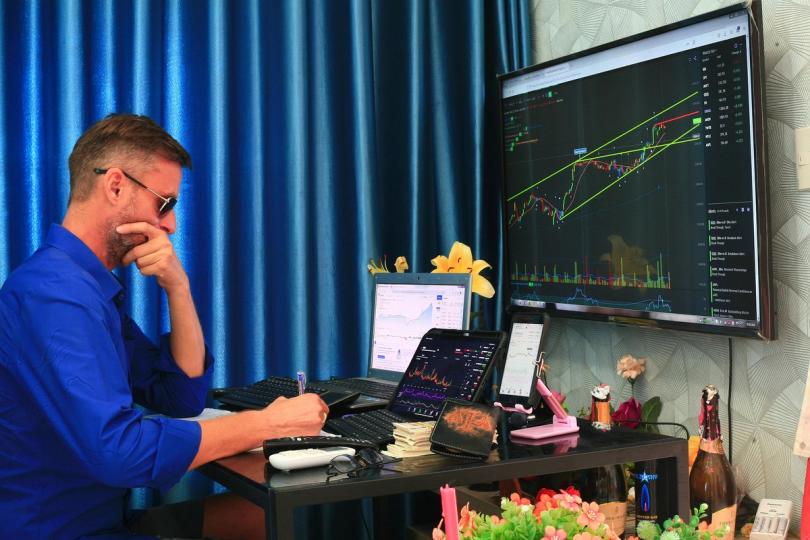 Le prix du Bitcoin (BTC) forme un drapeau baissier qui pourrait annoncer une chute à 55 000 $, selon les analystes !