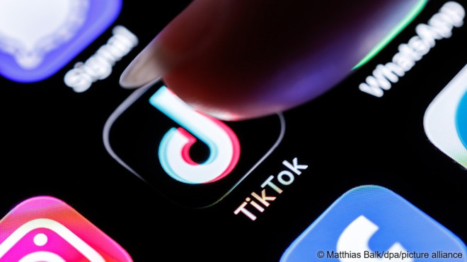 Un tribunal allemand suspend l'expulsion d'un influenceur somalien sur TikTok en pleine procédure d'appel