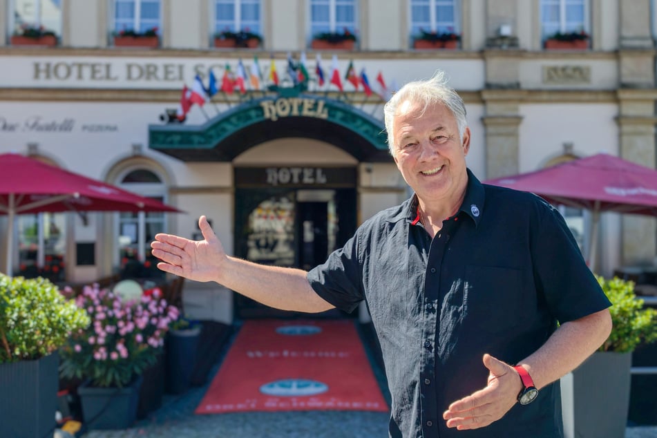 Bernd Frank, directeur de l'hôtel 'Drei Schwanen', accueille de nombreux invités, y compris l'équipe Honda Racing.