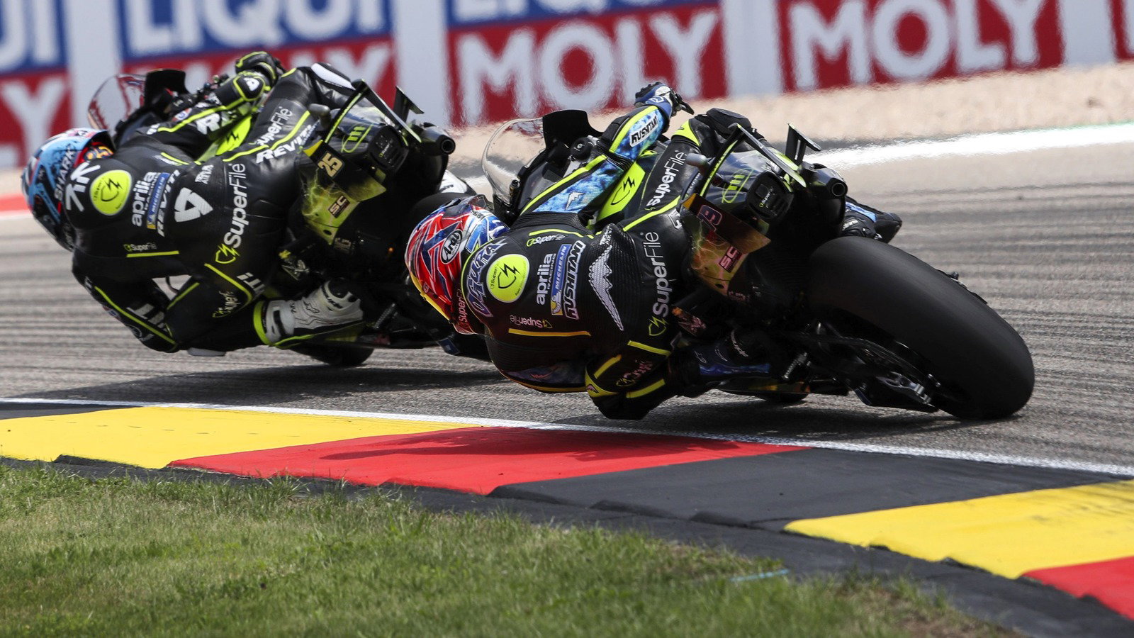 Ai Ogura poursuit Raul Fernandez, 2026 Sachsenring MotoGP.