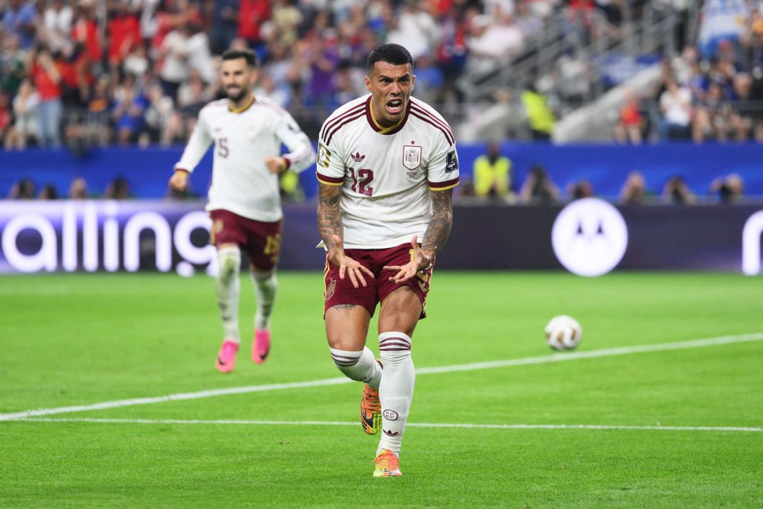 Pedro Porro scelle le score contre la France.
