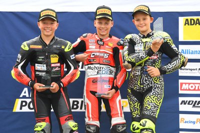 Podium rempli par des pilotes AMC.