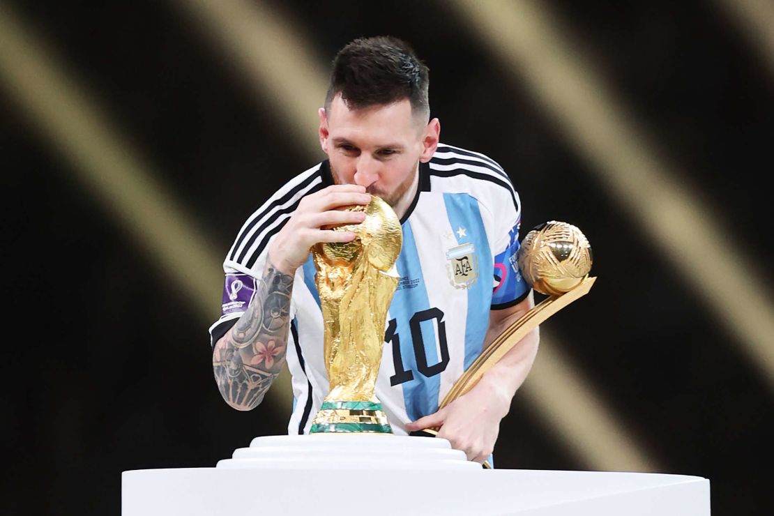 Lionel Messi, capitaine de l’Argentine, célèbre après une finale perdue