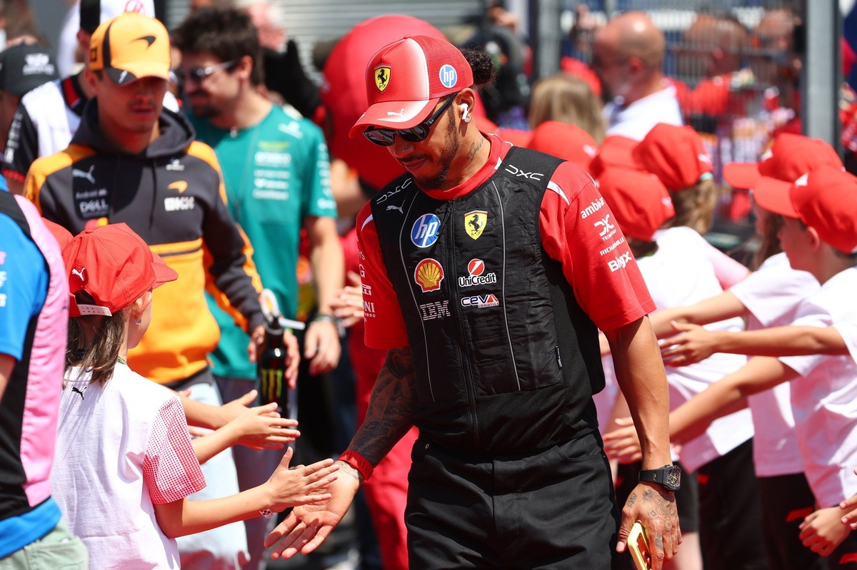La sanction contre Hamilton provoque un vif débat parmi les fans après le GP de Hongrie de F1