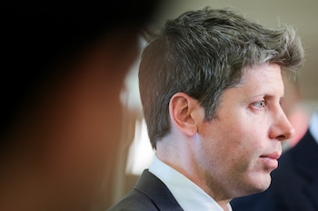 Sam Altman soutient que le problème ne réside pas dans la technologie elle-même.