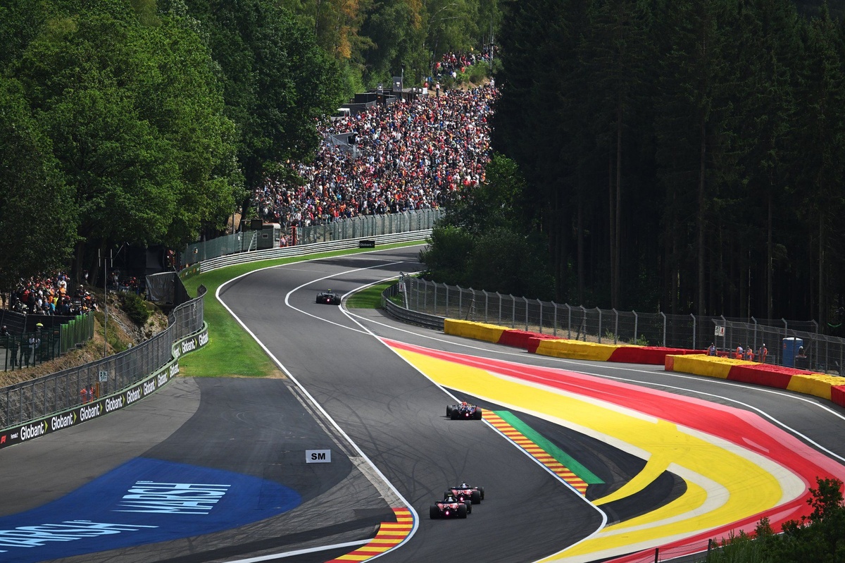 Bienvenue dans la jungle : retour sur la course épique de la F1.5 à Spa !