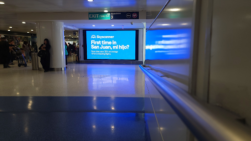De TikTok aux aéroports : Plongée dans la dernière campagne OOH de Skyscanner !