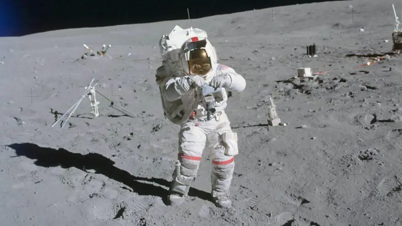 Astronaute sur la Lune