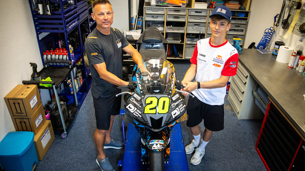 Ex-pilote Moto3 Dirk Heidolf est le conseiller et entraîneur de Fynn Kratochwil.