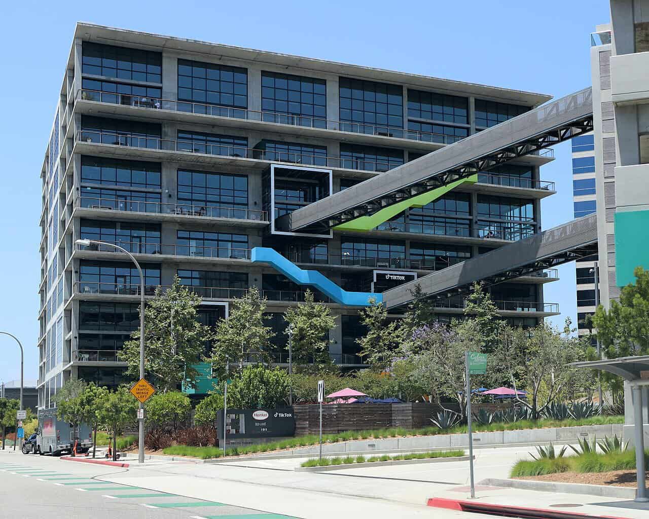 Incendie Électrique au Siège de TikTok : Évacuations et Intervention d'Urgence à Culver City !