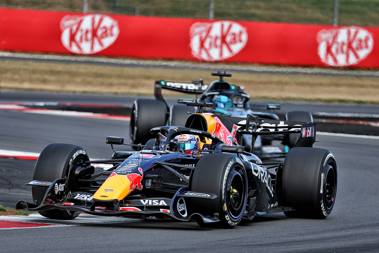 La Fine Ligne entre Règlement et Application : L'Incroyable Talent de Verstappen Vue par un Directeur d'Équipe !