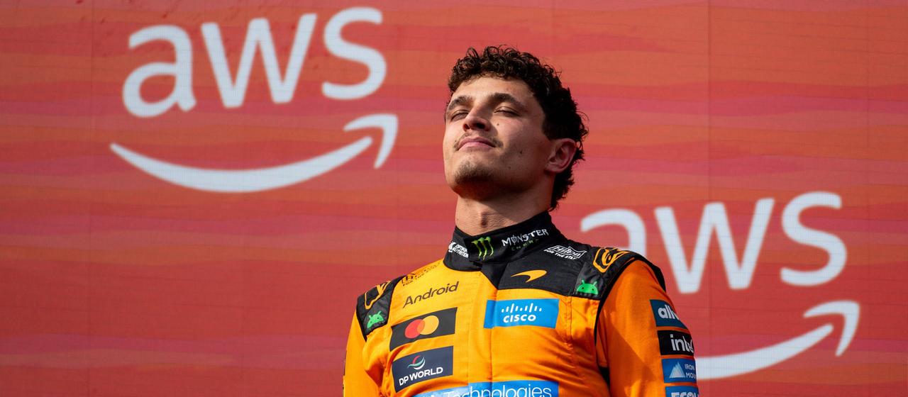 Lando Norris sur le podium après sa victoire au GP de Hongrie