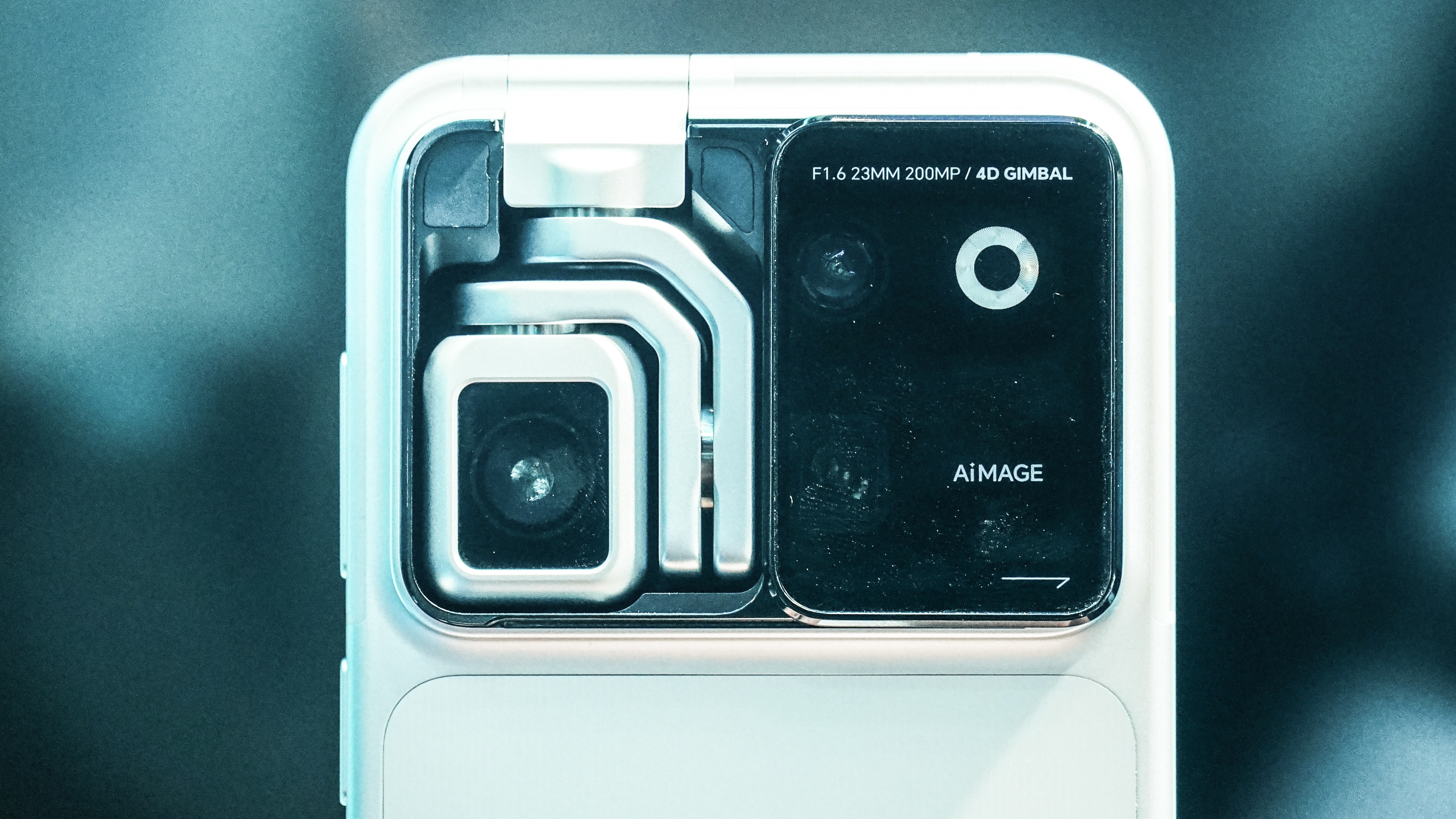 Aperçu du Robot Phone d'Honor, présenté lors de la World AI Conference à Shanghai
