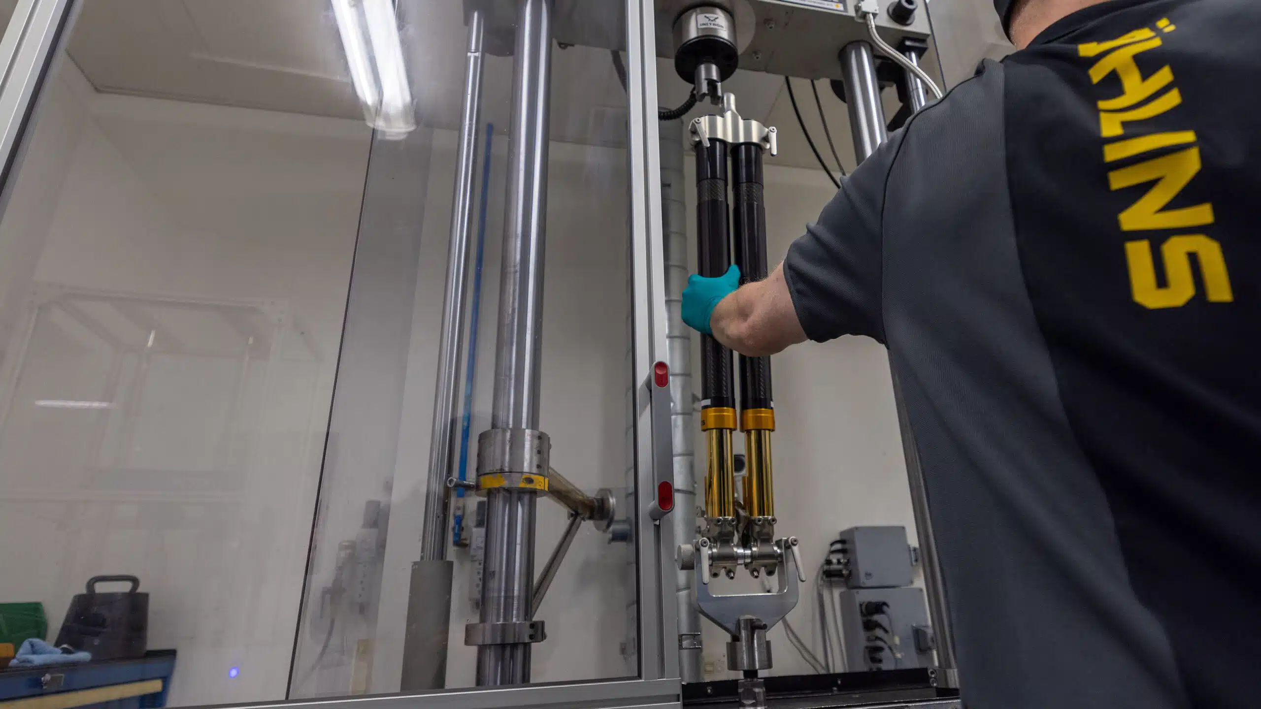 Image de l'usine d'amortisseurs Öhlins