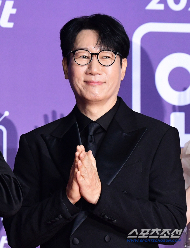 Le retour sur TikTok de Jee Seok-jin fait sensation... 4,8 millions de vues pour sa première vidéo en quatre ans !