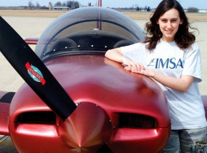 Sabrina González Pasterski a volé seule à 14 ans dans l'avion qu'elle a construit, contribuant ainsi à son admission au MIT.