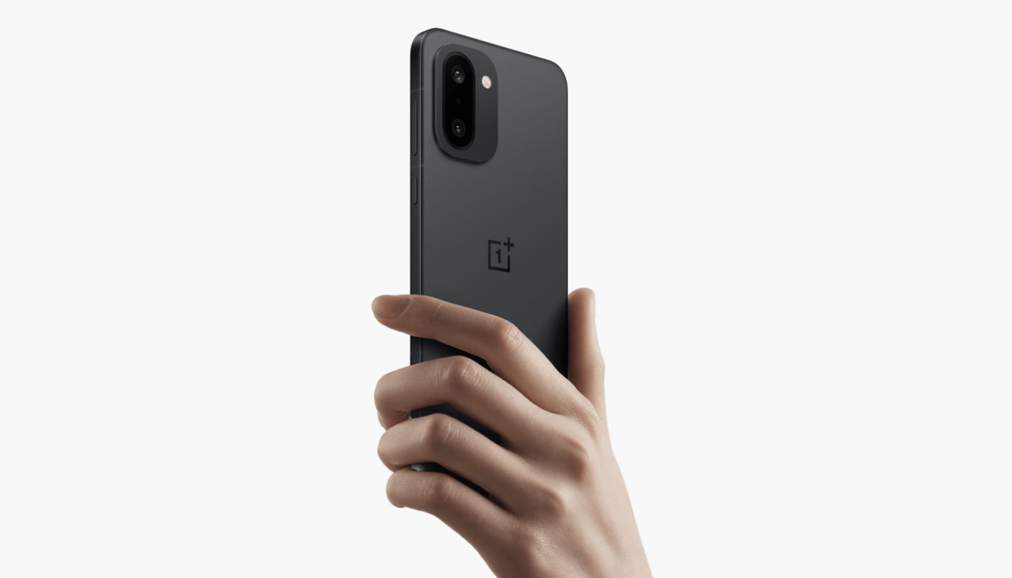 OnePlus 15R dans la main d'une personne