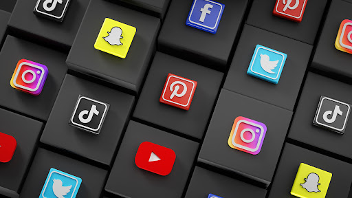 Les entreprises adoptent une approche plus prudente quant à leurs dépenses sur les réseaux sociaux.