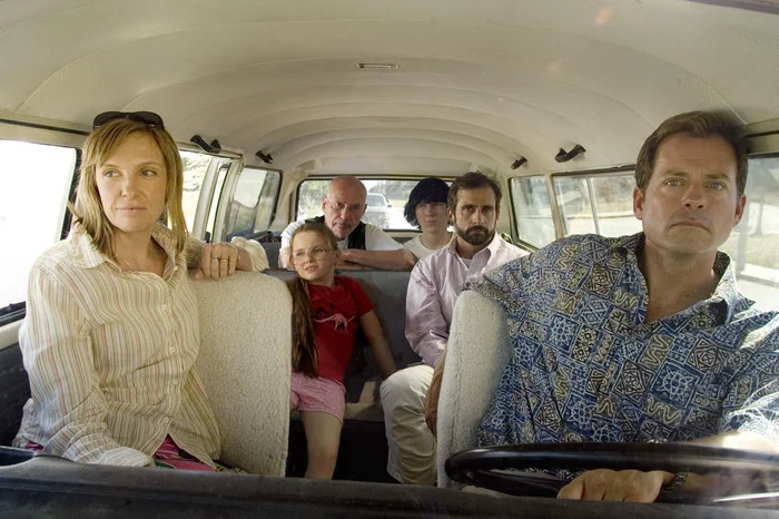 Toni Collette, Abigail Breslin, Alan Arkin, Paul Dano, Steve Carell et Greg Kinnear dans Little Miss Sunshine
