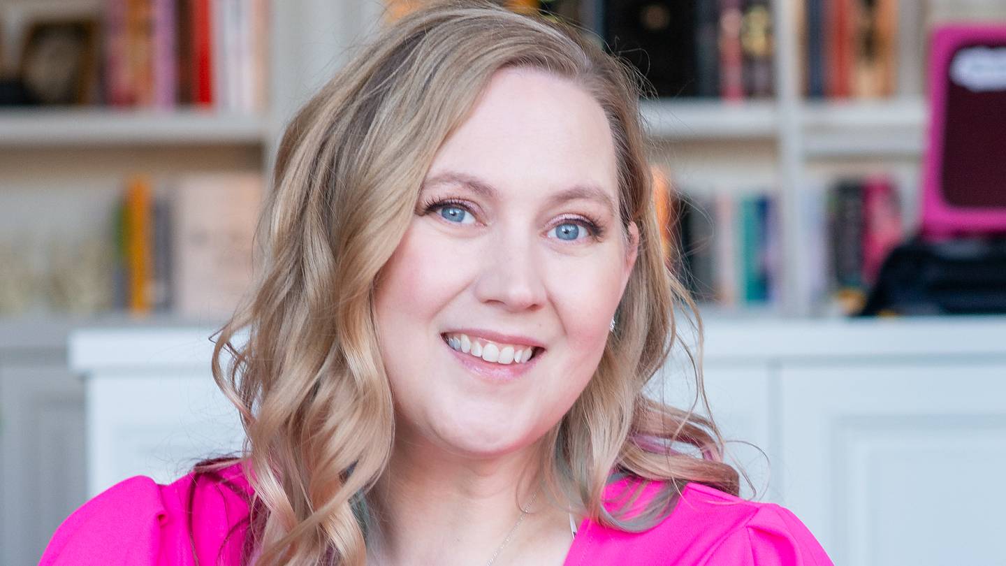Rebecca Yarros, autrice de Fourth Wing, signe un nouveau contrat de streaming majeur pour son prochain roman