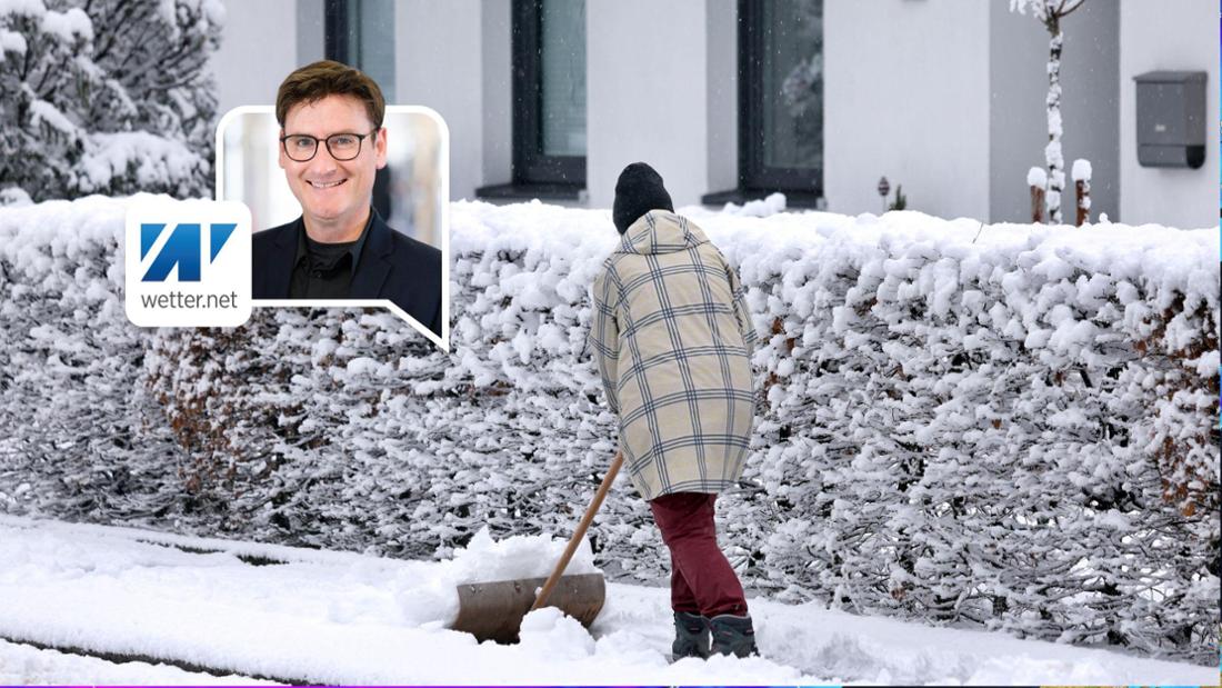 Femme pelletant la neige devant sa maison.