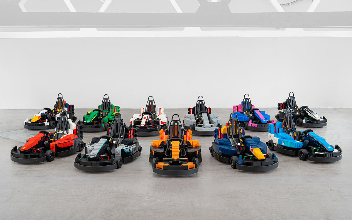 Mini voitures LEGO colorées selon les équipes pour le GP de Grande-Bretagne F1 2026