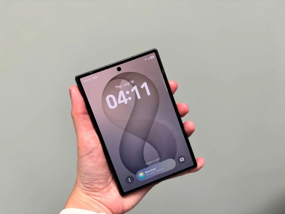 Les nouveaux modèles pliables de Samsung arrivent avant le lancement potentiel d'Apple.