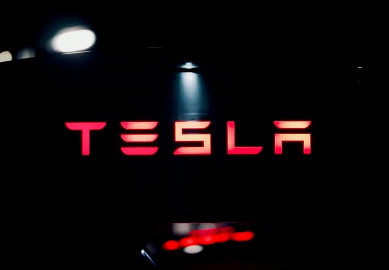 Tesla maintient le cap sur le bitcoin malgré une perte d'imparité de 112 millions $ !