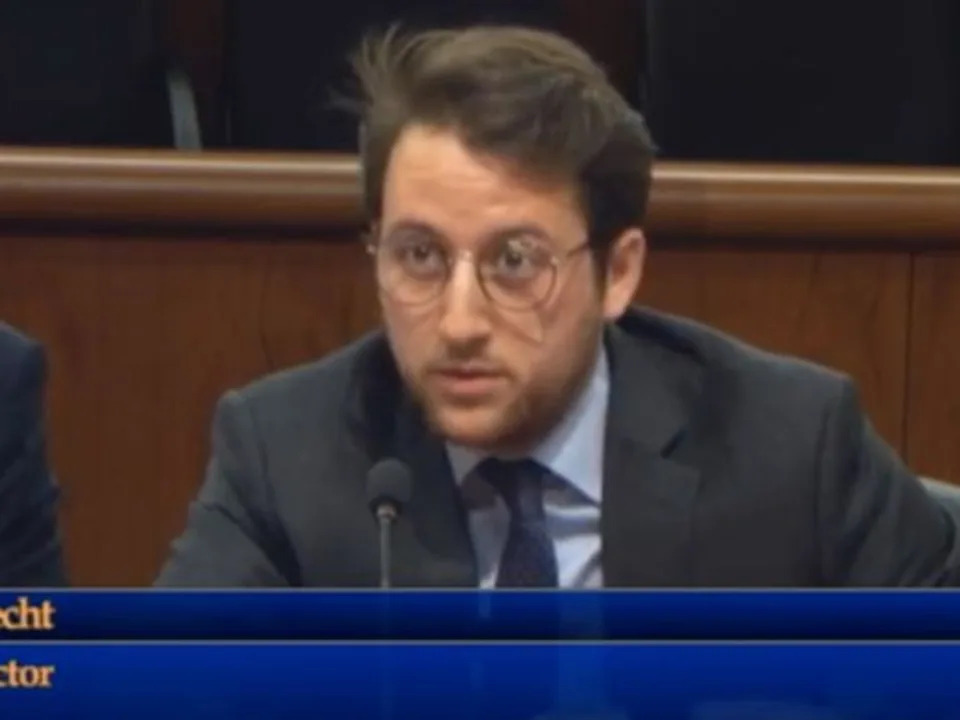 Zachary Hecht a déclaré que les modérateurs humains peuvent être moins précis que l'IA.