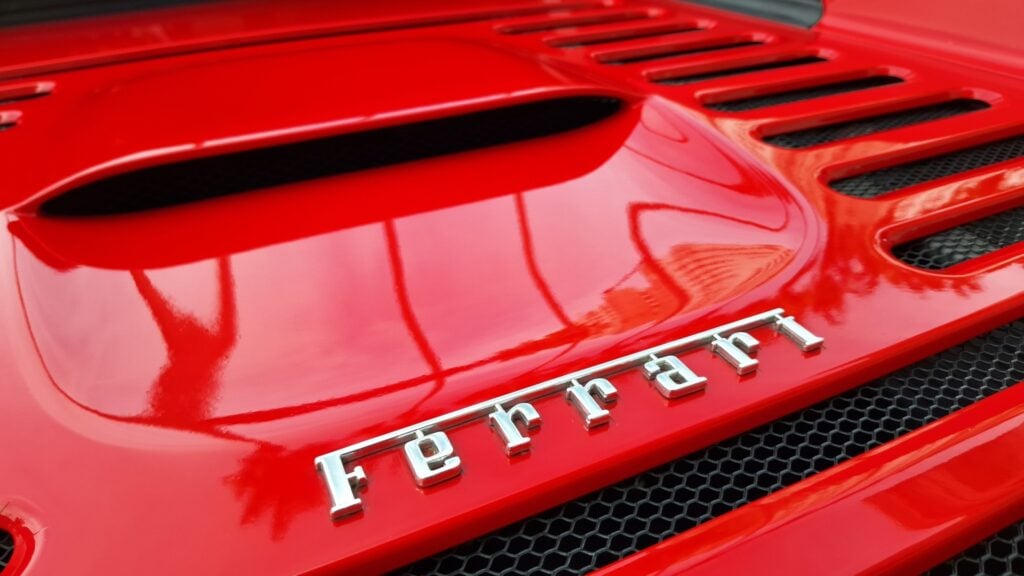 Un Crypto-Trader Se Débarrasse de 2,5 Millions de Dollars en Ferraris pour Acheter Encore Plus de Bitcoin !