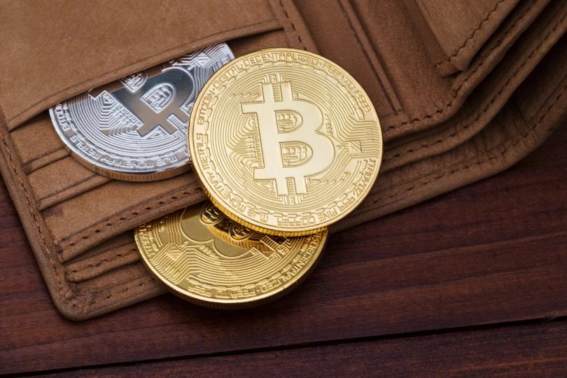 Un portefeuille Bitcoin inactif depuis le pic de 2017 se réveille avec 383 millions de dollars en mouvement!
